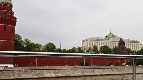 View of Kremlin red walls and grand kremlin palace wiith Annunciation Cathedral Stock Footage 155047403