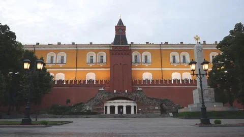 View of the Kremlin wall at sunrise 스톡 동영상 69171734