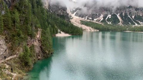 View Of Lago di Braies On A Cloudy Day 스톡 동영상 146365488