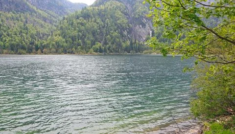 View of the lake called LAGO DEL PREDIL or LAKE RAIBL in Northern Italy nea.. Stockfoto's