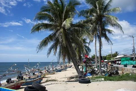 View landscape clouds sky wave in sea ocean and local thai fishers people s.. Stock Photos