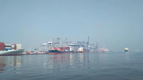 View of large container cargo vessels being loaded and unloaded by large cranes Fotos Stock