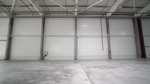 View of a large empty warehouse Video stock 109403112