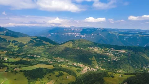 A view of a large mountain in the background 库存影片 156842579