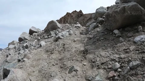 View of a large stone rock Vídeo Stock 159473585