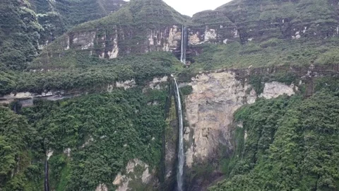 View of Large Waterfall in Jungle at Canyon Vídeo Stock 205469740