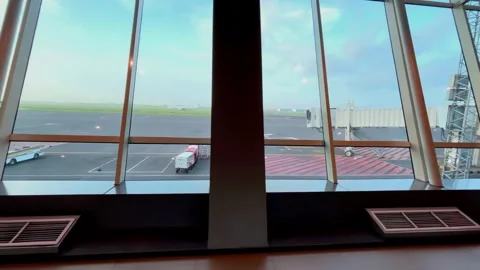 View from the large window of the airport 스톡 동영상 319405728