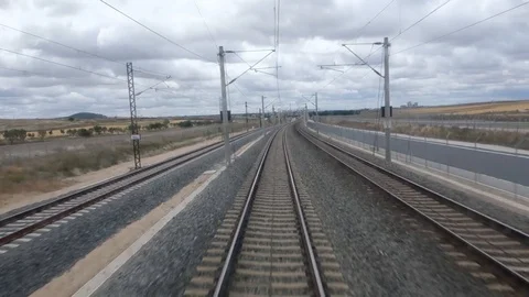 View of the last car of the train. high-speed train 库存影片 121988011