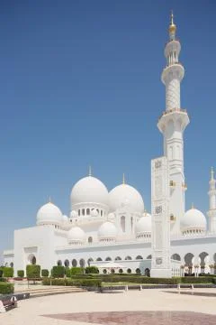 View of the left side of the Sheikh Zayed Mosque Stock Photos