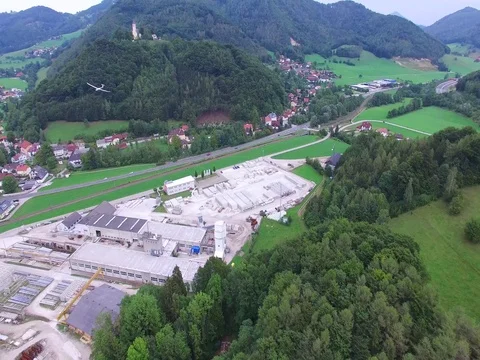 View of light glider soars circling, aerial view Vidéo 74379631