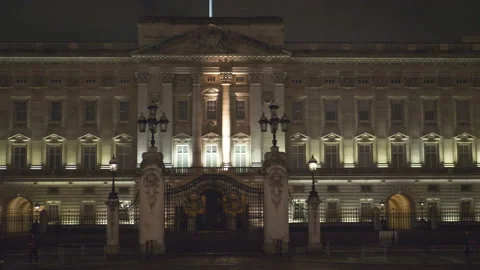 A view of the lighted facade of the Buckingham Palace at night. Stock Footage