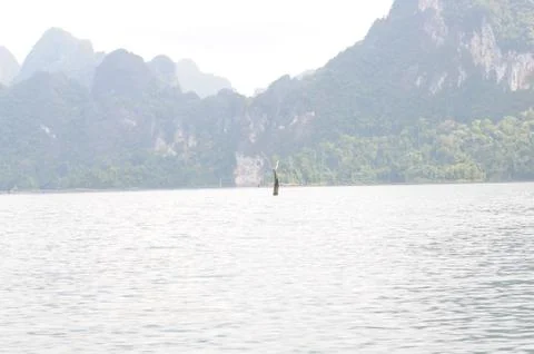View of limestone cliffs from the water through the mist, Thailand Foto stock