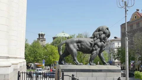 View of the Lion Statue in front of the Palace of Justice in Sofia, Bulgaria Stock-Footage 135814797