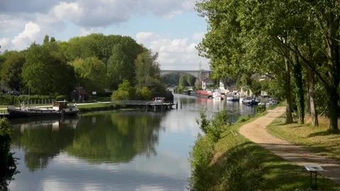 View on the loing at moret sur loing on seine et marne Stock Footage 158303432