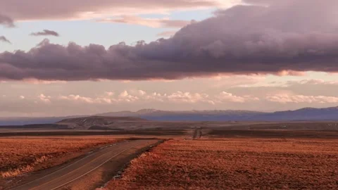 View of a long road through the arid landscape of United States. Vídeos de archivo 344410028