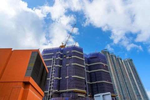 View looking up at a building under construction residential building nearb.. Fotos Stock