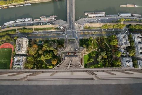 View looking down from the eiffel tower, paris , france 库存照片