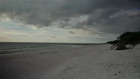 View looking north at Sunset Beach in Treasure Island Florida over the beach. Le Stock Footage 283684747