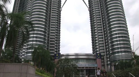 View looking up at the Petronas Towers Stock Footage 52008341