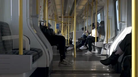 View Looking Through Open Gangway On London Underground S8 Stock Train Vídeos de archivo 172566973