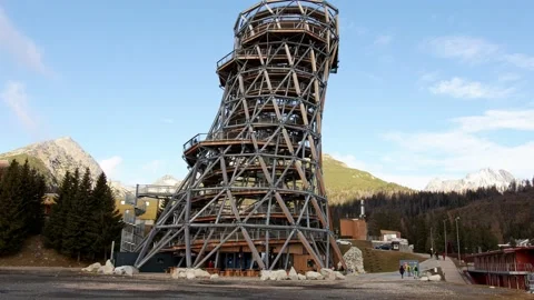A view of the lookout tower in the Strbske pleso ski resort in Slovakia 库存影片 169464875