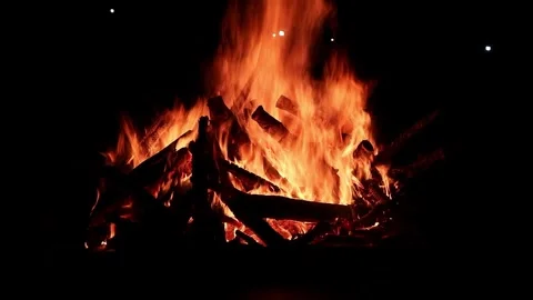 View loop of bright firecamp with sparks at night, Camp fire in the night Video stock 285612746