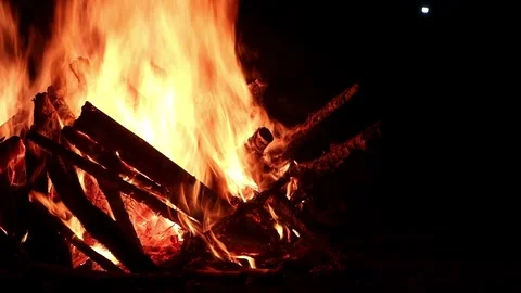 View loop of bright firecamp with sparks at night, Camp fire in the night Video stock 285613057