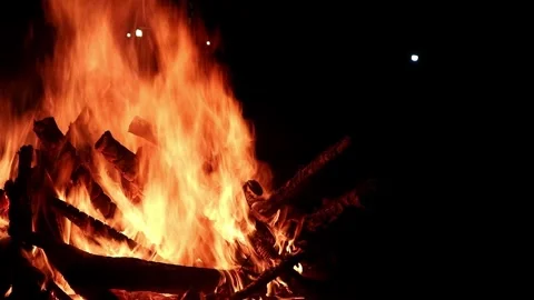 View loop of bright firecamp with sparks at night, Camp fire in the night Video stock 285613156