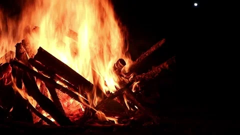 View loop of bright firecamp with sparks at night, Camp fire in the night Video stock 285613217
