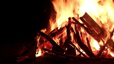 View loop of bright firecamp with sparks at night, Camp fire in the night Video stock 285613928