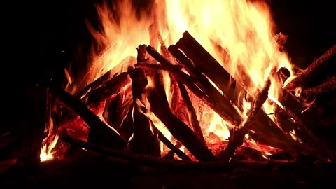 View loop of bright firecamp with sparks at night, Camp fire in the night Video stock 285613931