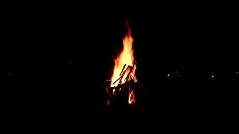 View loop of bright firecamp with sparks at night, Camp fire in the night Video stock 285614229
