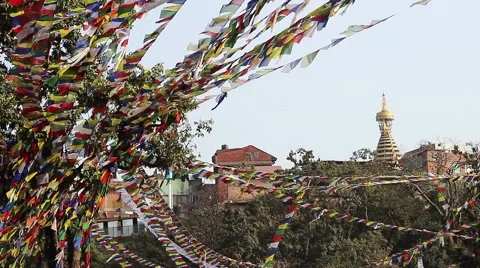 View to the main tower of the Monkey Temple through prayer flags Video stock 59006418