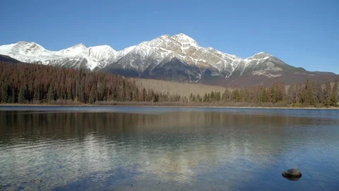 The view of Maligne Lake Video stock 107185469