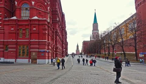 View from Manezh Square to the Kremlin Passage and Moscow Kremlin 库存照片