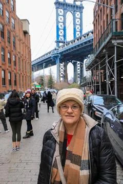 View of the Manhattan Bridge framed by red-brick warehouse buildings Stock Photos
