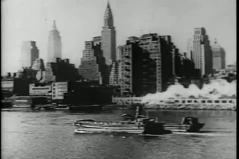 View of Manhattan from East River 스톡 동영상 11352370