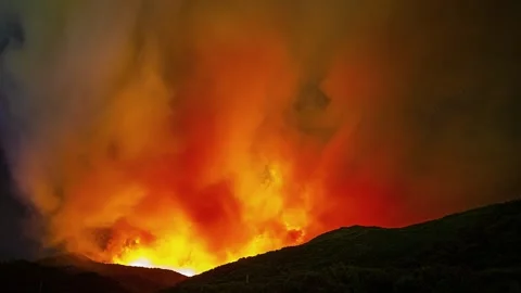 View of a massive wildfire burning at night in Spain. Stockbeeldmateriaal 340638023