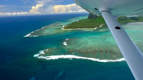 View of mauritius coast from float plane cabin Stock Footage 170072524