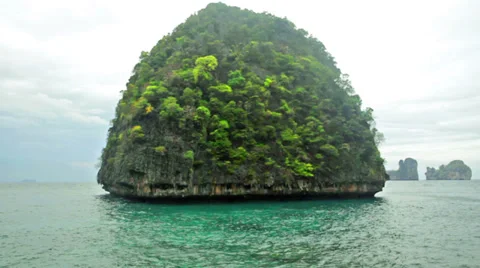 View of Maya Bay, Phi Phi island, Thailand Stock Footage 39017970