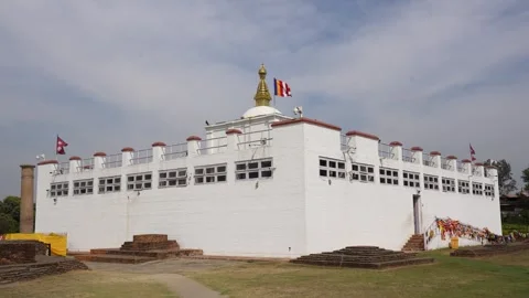 View of the Maya Devi Temple in Lumbini, Nepal. 스톡 동영상 335468724