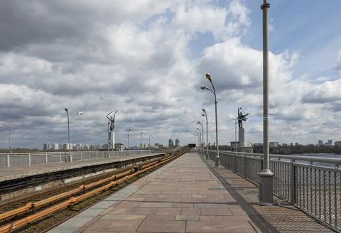 View of the Metro Bridge 库存照片