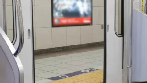 View to metro subway door from inside the train commuter while train door c.. Видео 335580647