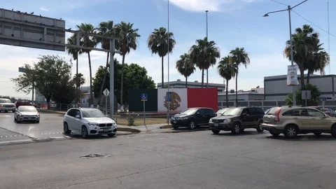 View of Mexican Border Crossing Vidéo 94588062