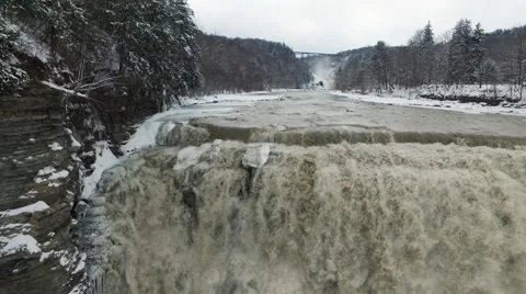 View of Middle Falls of the Genesee River in Letchworth State Park Vidéo 63741554
