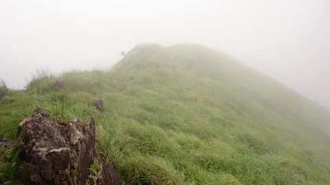 A view of misty mountains 库存影片 252718576