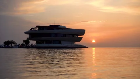 View of modern architecture on the water at sunset in Doha, Qatar. Stock Footage 339915279