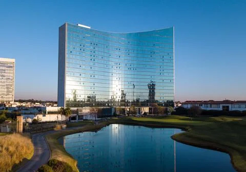 View of a modern building with large windows in Puebla Foto stock