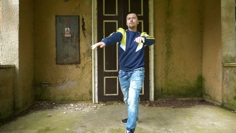 View of modern dance in the background Old building 库存影片 115557676