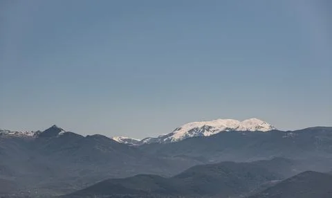 A view of Molise in early spring. View from the village of Fornelli. Foto stock
